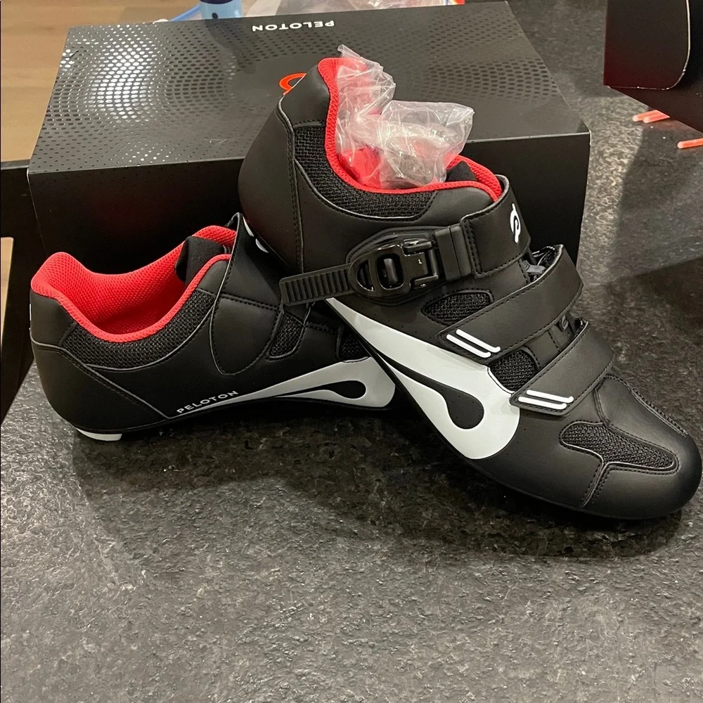 New Peloton Black and Red Cycling Shoes - Picture 2 of 6